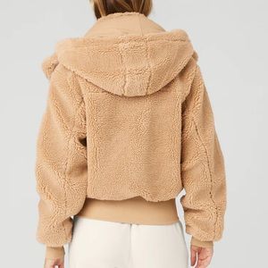 Alo foxy Sherpa jacket. Size medium. Camel color.